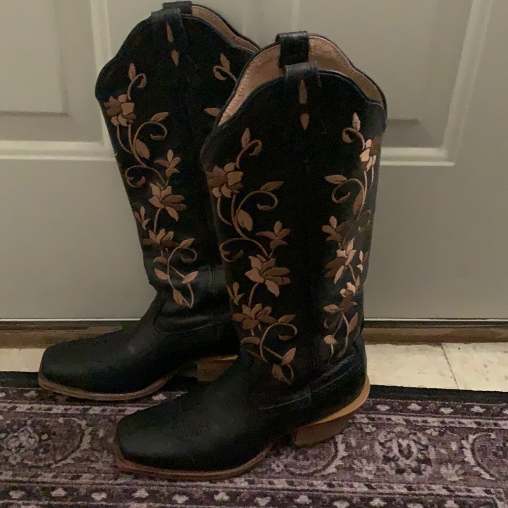 Gently used gorgeous boots!